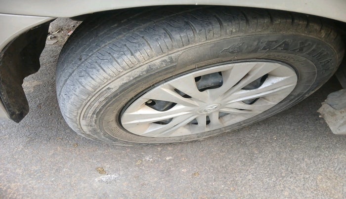 2014 Toyota Innova 2.5 GX 8 STR, Diesel, Manual, 68,494 km, tyre