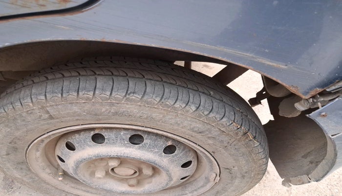 2013 Maruti Wagon R 1.0 LXI CNG, CNG, Manual, 2,23,874 km, tyre