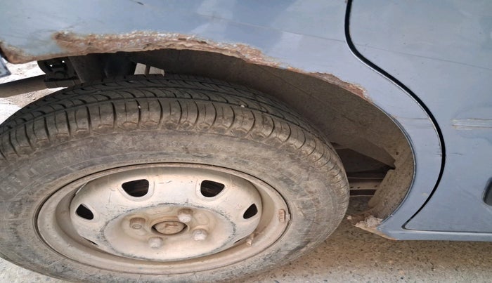 2013 Maruti Wagon R 1.0 LXI CNG, CNG, Manual, 2,23,874 km, tyre