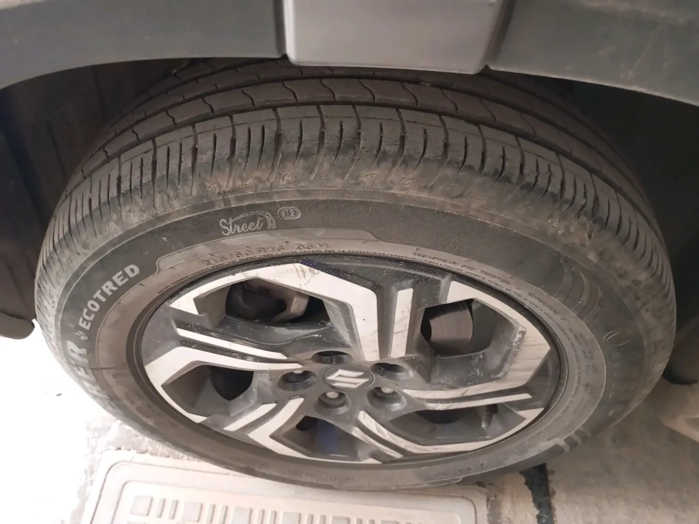 2022 Maruti BREZZA ZXI SMART HYBRID , Petrol, Manual, 22,590 km, tyre