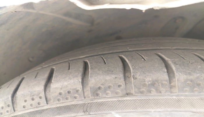 2018 Skoda Superb STYLE 2.0 TDI AT, Diesel, Automatic, 1,30,896 km, tyre