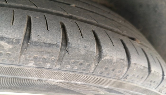 2018 Skoda Superb STYLE 2.0 TDI AT, Diesel, Automatic, 1,30,896 km, tyre