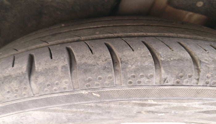 2018 Skoda Superb STYLE 2.0 TDI AT, Diesel, Automatic, 1,30,896 km, tyre