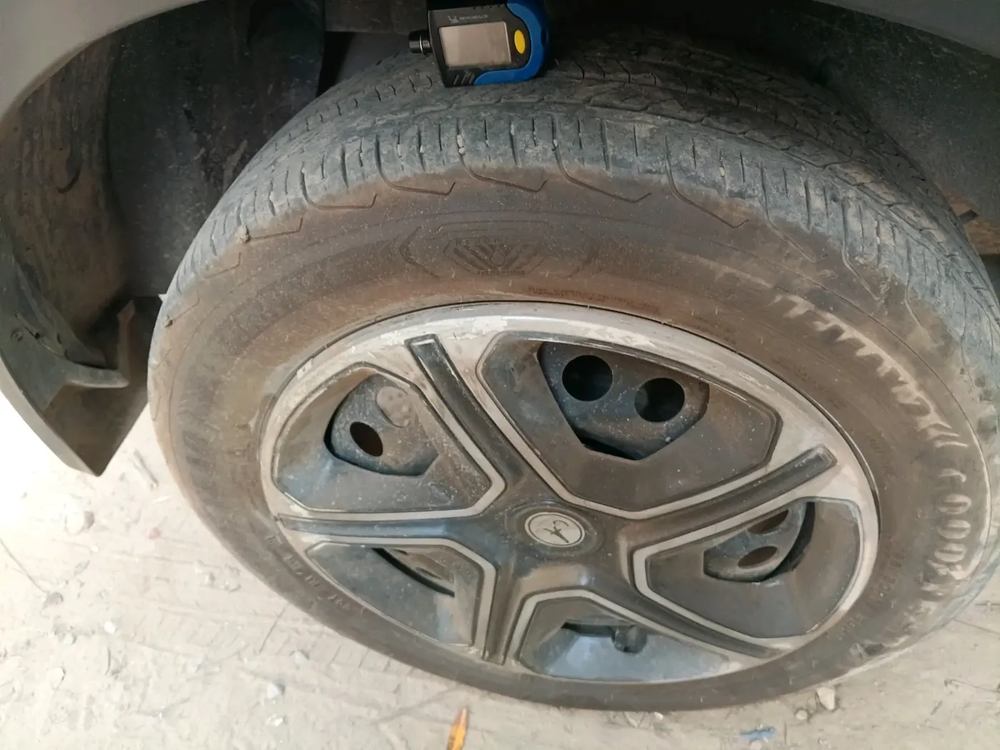 2023 Tata NEXON SMART+ SUNROOF 1.2 PETROL, Petrol, Manual, 40,278 km, tyre