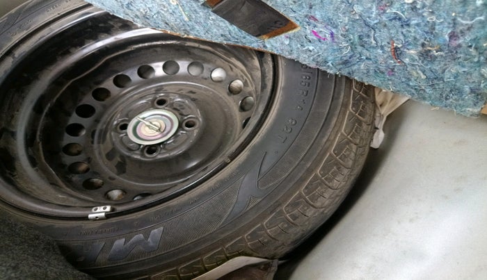 2013 Honda Brio V MT, Petrol, Manual, 67,556 km, tyre