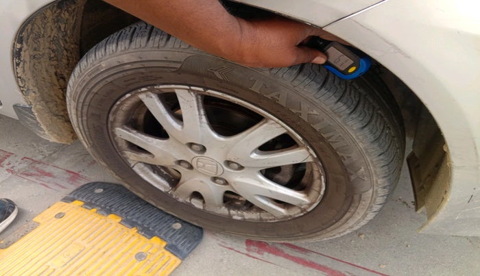 2013 Honda Brio V MT, Petrol, Manual, 67,556 km, tyre