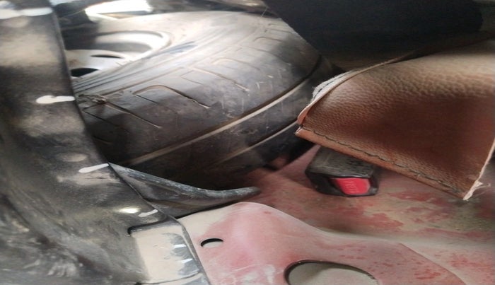 2018 Maruti Wagon R 1.0 LXI CNG, CNG, Manual, 79,566 km, tyre