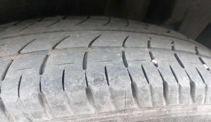 2014 Maruti Swift Dzire VDI, Diesel, Manual, 1,31,661 km, tyre