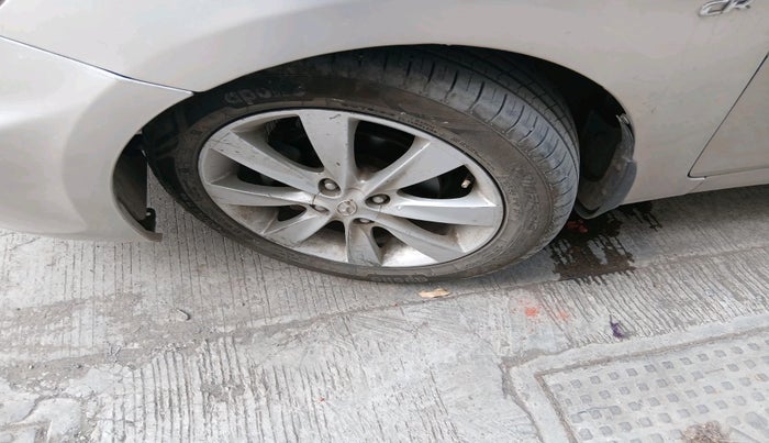 2011 Hyundai Verna FLUIDIC 1.6 CRDI SX, Diesel, Manual, 16,965 km, tyre