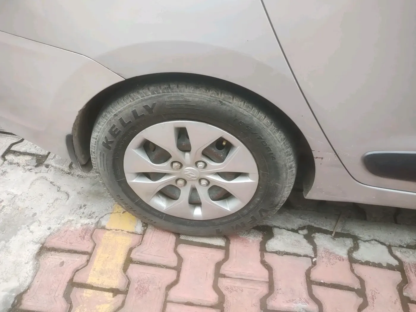 2014 Hyundai Xcent S 1.1 CRDI, Diesel, Manual, 1,65,023 km, tyre