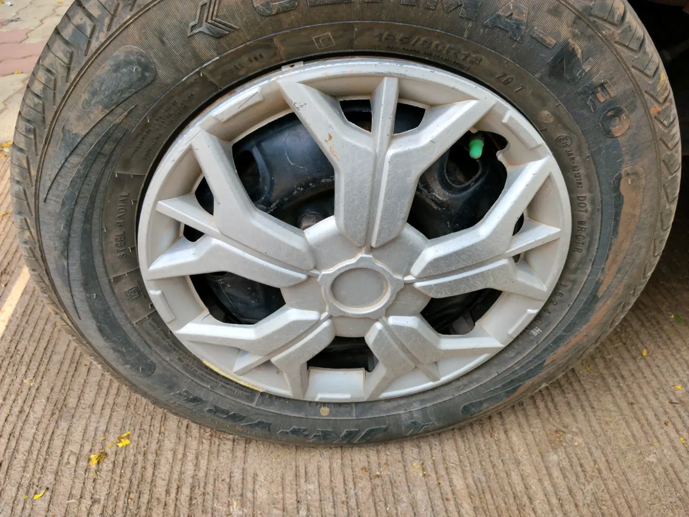 2011 Maruti Eeco 5 STR WITH A/C+HTR, Petrol, Manual, 68,851 km, tyre