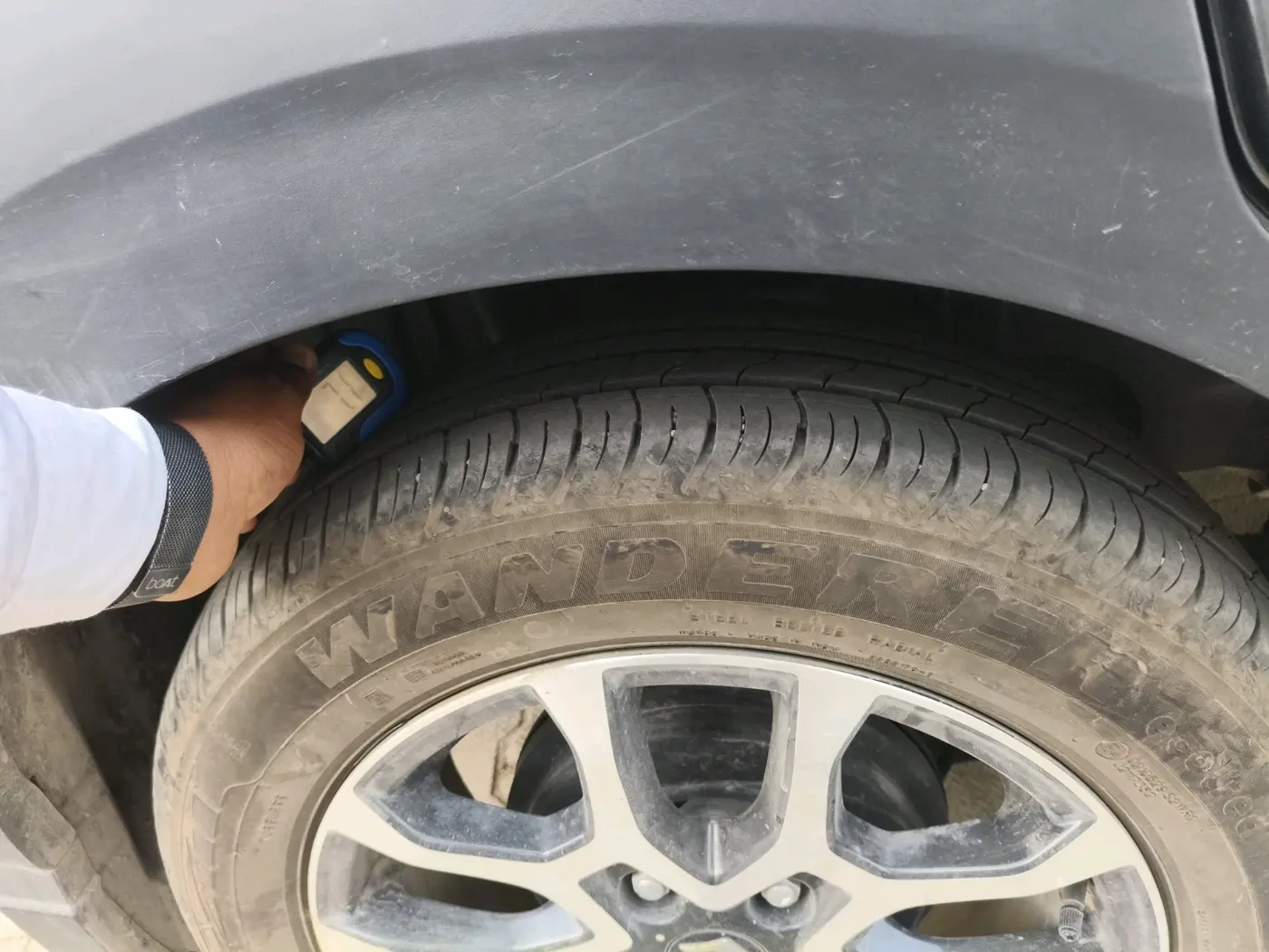 2025 Maruti XL6 ZETA AT, Petrol, Automatic, 6,485 km, tyre