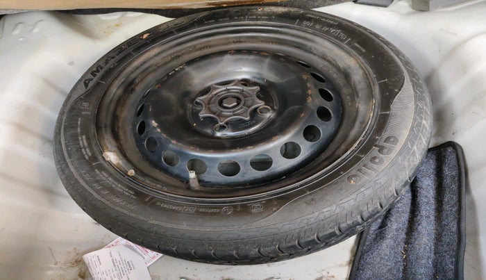 2017 Hyundai Grand i10 MAGNA AT 1.2 KAPPA VTVT, Petrol, Automatic, 49,649 km, tyre