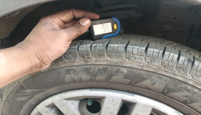 2017 Maruti Swift LXI (O), Petrol, Manual, 1,34,842 km, tyre