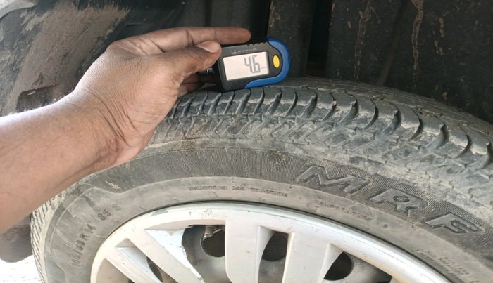 2017 Maruti Swift LXI (O), Petrol, Manual, 1,34,842 km, tyre