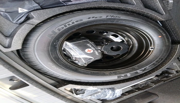 2020 Skoda Karoq STYLE 1.5 TSI AT, Petrol, Automatic, 80,654 km, tyre