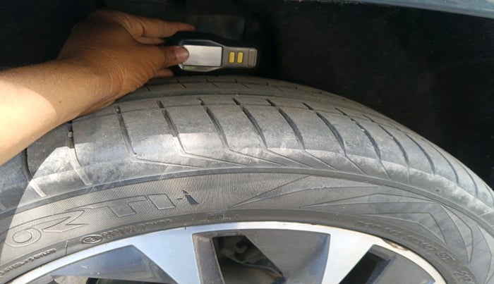 2020 Skoda Karoq STYLE 1.5 TSI AT, Petrol, Automatic, 80,654 km, tyre