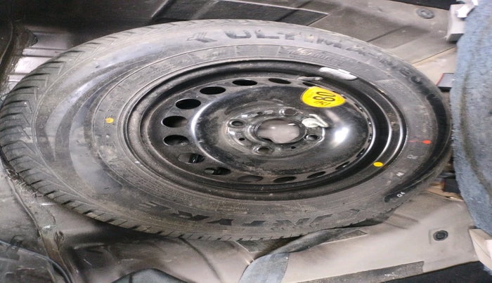 2018 Tata Tiago XZA PETROL, Petrol, Automatic, 29,987 km, tyre