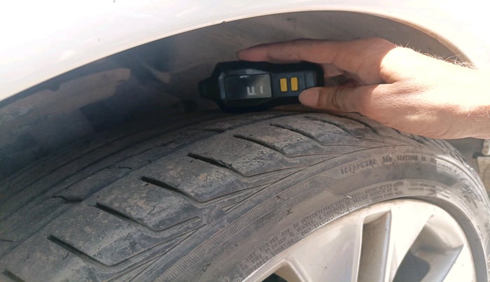 2014 Mercedes Benz C Class C 220 CDI AVANTGARDE, Diesel, Automatic, 1,13,455 km, tyre