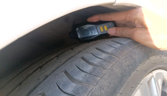 2014 Mercedes Benz C Class C 220 CDI AVANTGARDE, Diesel, Automatic, 1,13,455 km, tyre