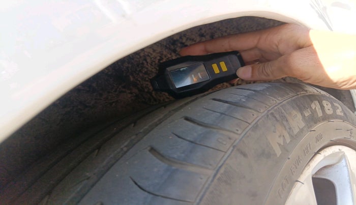 2014 Mercedes Benz C Class C 220 CDI AVANTGARDE, Diesel, Automatic, 1,13,455 km, tyre