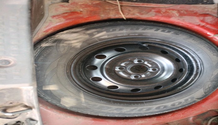 2007 Maruti Swift VXI 1.3, Petrol, Manual, 77,274 km, tyre