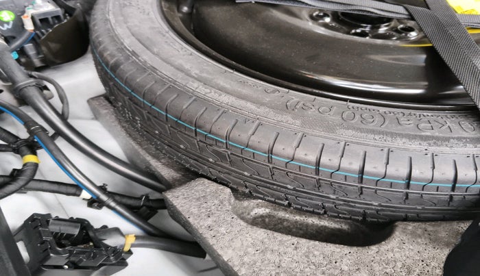 2022 Volvo XC 60 B5 INSCRIPTION, Petrol, Automatic, 28,141 km, tyre