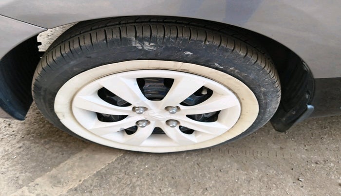 2013 Hyundai Eon MAGNA +, Petrol, Manual, 64,671 km, tyre