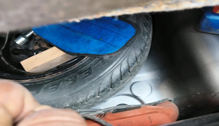 2013 Hyundai Eon MAGNA +, Petrol, Manual, 64,671 km, tyre