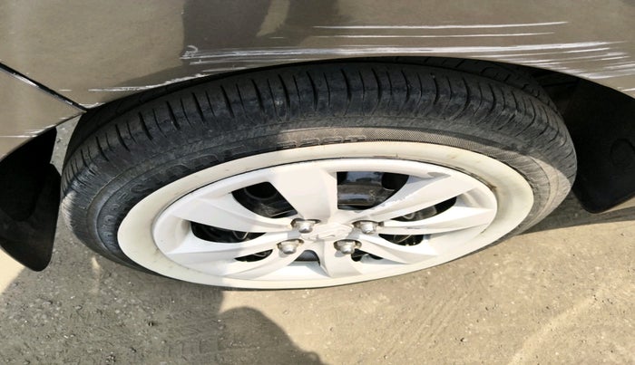 2013 Hyundai Eon MAGNA +, Petrol, Manual, 64,671 km, tyre