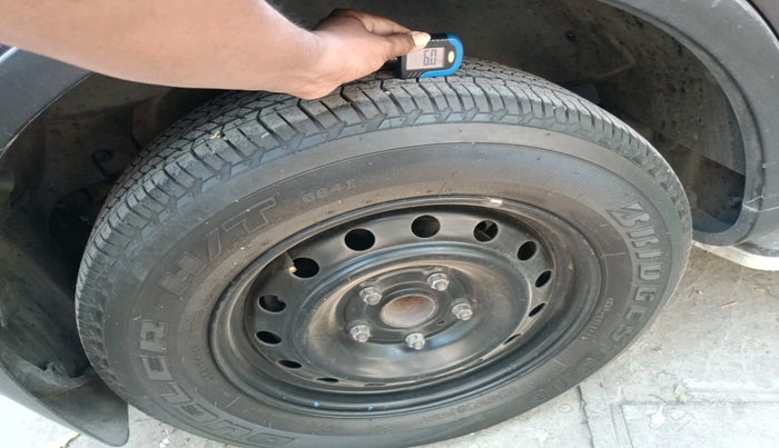 2017 Mahindra XUV500 W6, Diesel, Manual, 2,13,437 km, tyre