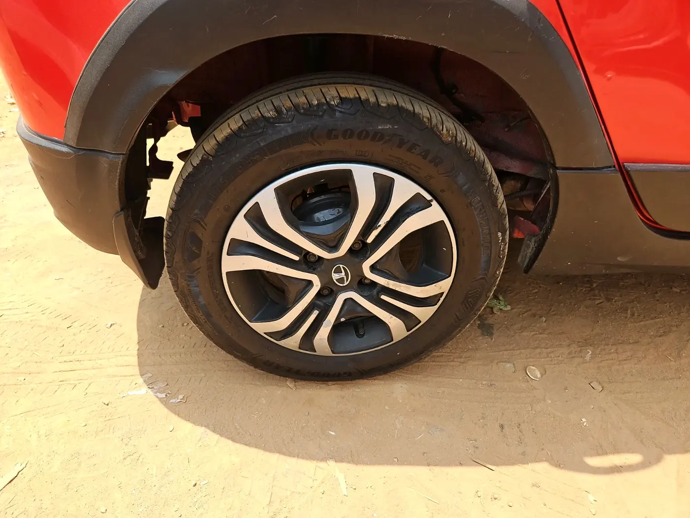 2022 Tata TIAGO NRG XT MT, Petrol, Manual, 20,858 km, tyre