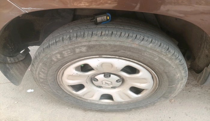 2014 Renault Duster 85 PS RXE DIESEL, Diesel, Manual, 1,04,567 km, tyre