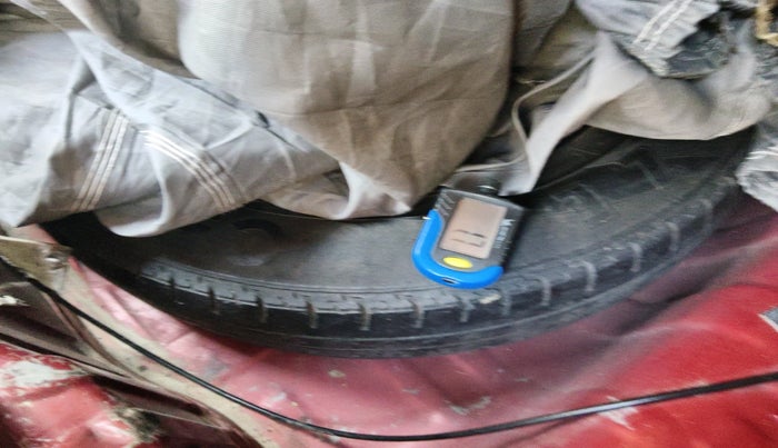 2016 Renault Kwid RXT 0.8, Petrol, Manual, 1,10,242 km, tyre