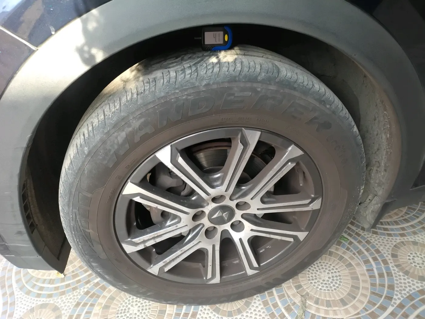 2023 Mahindra XUV700 AX 7 LUXURY P AT 7 STR, Petrol, Automatic, 48,258 km, tyre