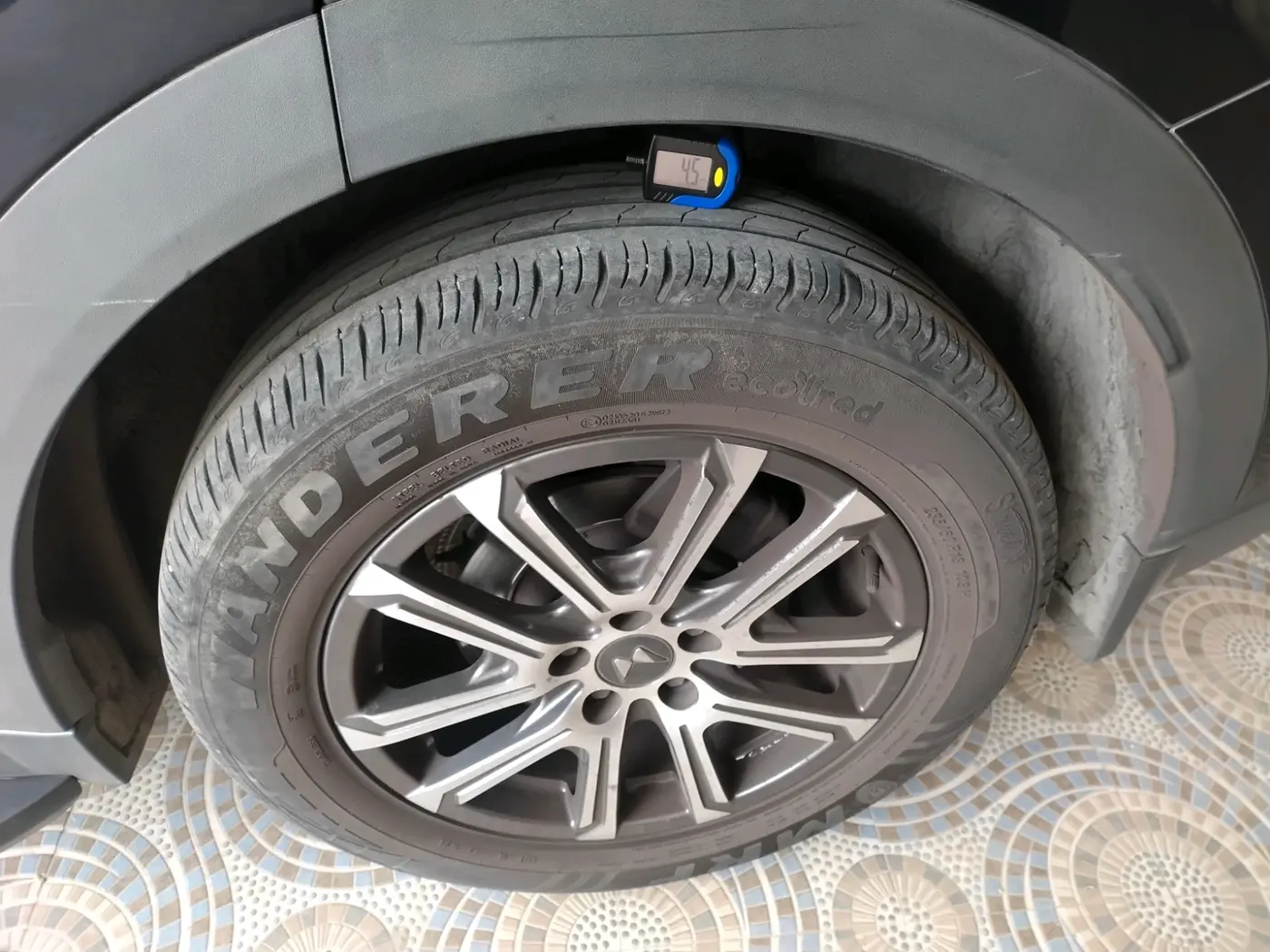2023 Mahindra XUV700 AX 7 LUXURY P AT 7 STR, Petrol, Automatic, 48,258 km, tyre