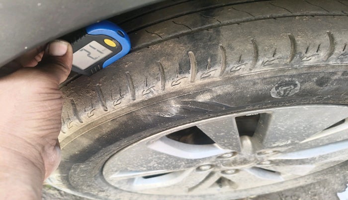 2016 Maruti S Cross ALPHA 1.6, Diesel, Manual, 79,593 km, tyre