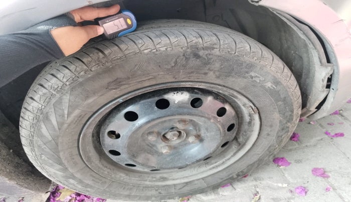 2012 Maruti Swift VXI, CNG, Manual, 92,332 km, tyre