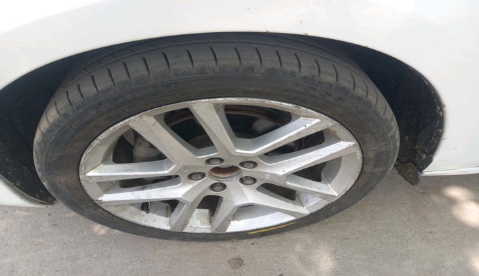 2017 Volvo S60 Momentum D4, Diesel, Automatic, 53,320 km, tyre