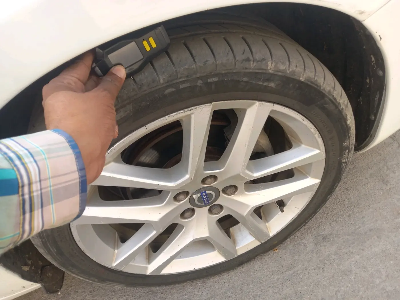 2017 Volvo S60 Momentum D4, Diesel, Automatic, 53,320 km, tyre