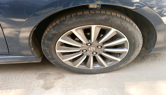 2018 Maruti Ciaz ALPHA  AT 1.5 SHVS PETROL, Petrol, Automatic, 40,192 km, tyre