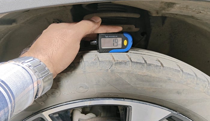 2022 Tata PUNCH CREATIVE IRA AMT 1.2 RTN DUAL TONE, Petrol, Automatic, 52,716 km, tyre