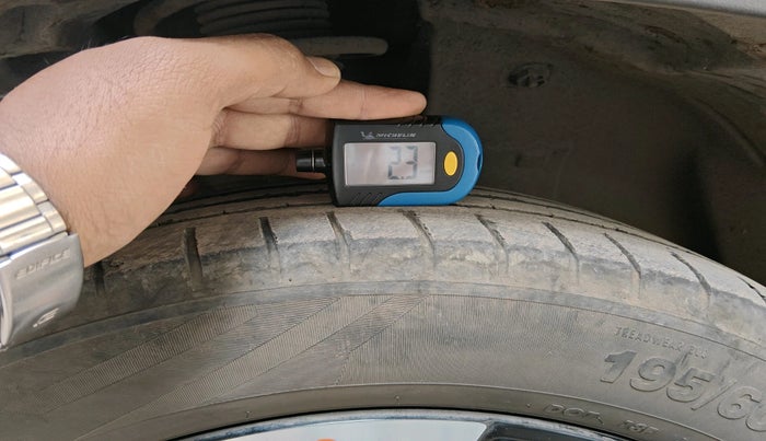 2022 Tata PUNCH CREATIVE IRA AMT 1.2 RTN DUAL TONE, Petrol, Automatic, 52,716 km, tyre