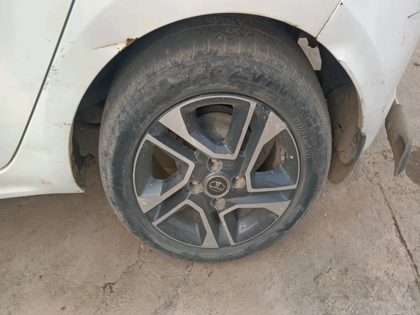2019 Tata Tiago XZ PLUS PETROL, CNG, Manual, 73,000 km, tyre
