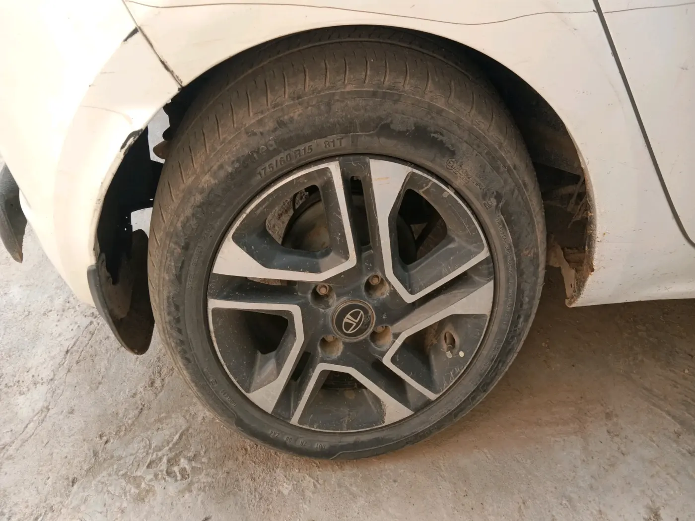 2019 Tata Tiago XZ PLUS PETROL, CNG, Manual, 73,000 km, tyre