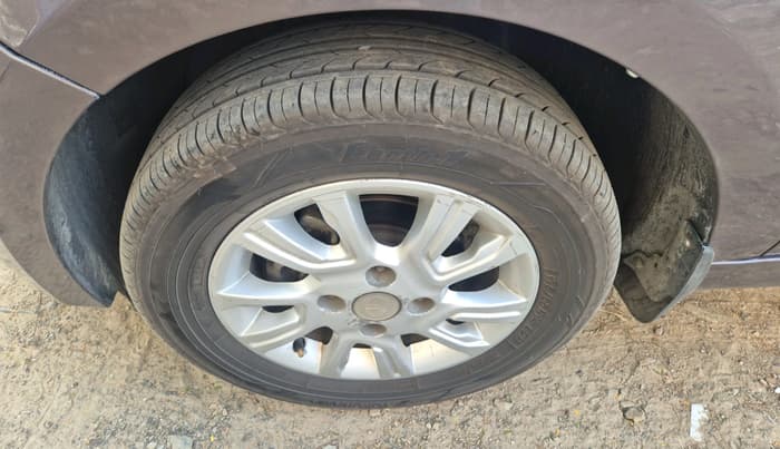 2017 Tata Tiago XZ PETROL, Petrol, Manual, 1,31,130 km, tyre