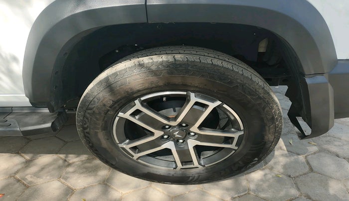 2024 Mahindra Thar Roxx MX5 Diesel MT 2WD, Diesel, Manual, 6,113 km, tyre