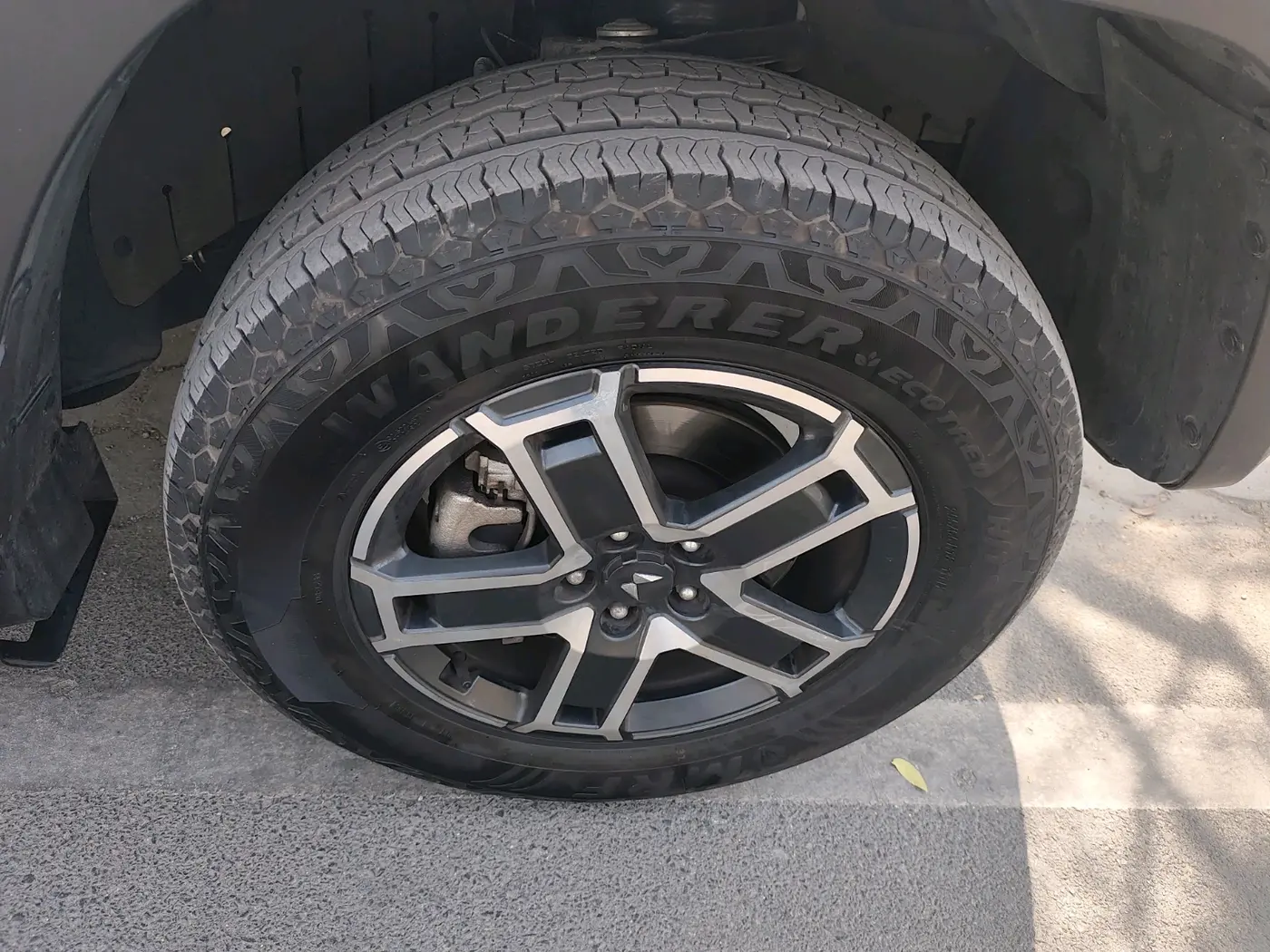 2024 Mahindra Thar Roxx MX5 Diesel MT 2WD, Diesel, Manual, 6,113 km, tyre