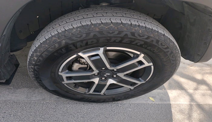 2024 Mahindra Thar Roxx MX5 Diesel MT 2WD, Diesel, Manual, 6,113 km, tyre