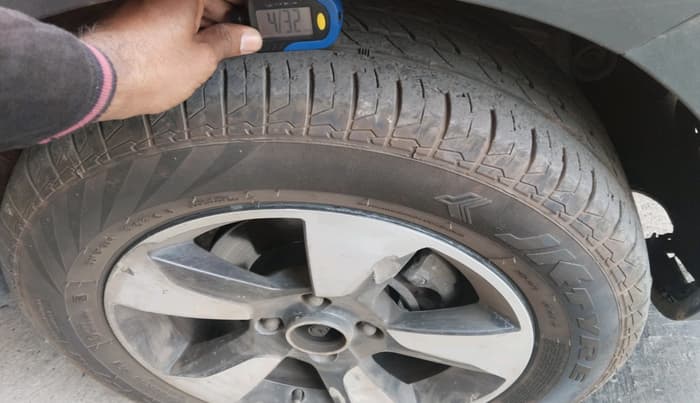 2018 Tata NEXON XZA PLUS DIESEL DUAL TONE, Diesel, Automatic, 1,00,713 km, tyre